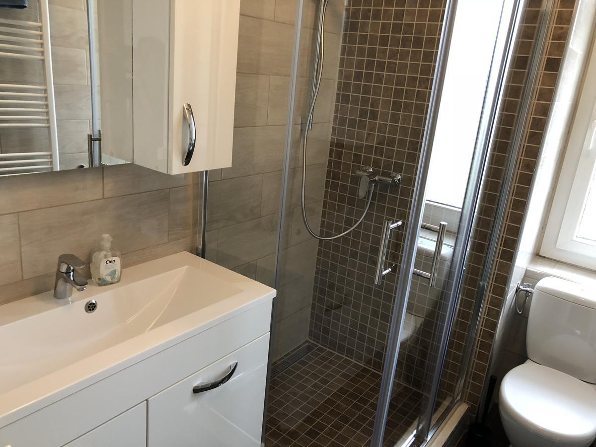 Appartement Douces Heures Avec Parking Couvert Prive Ле-Локль Экстерьер фото